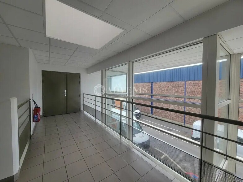 Bureau dans Saint-Denis à louer - Photo du bâtiment - Image 3 de 10