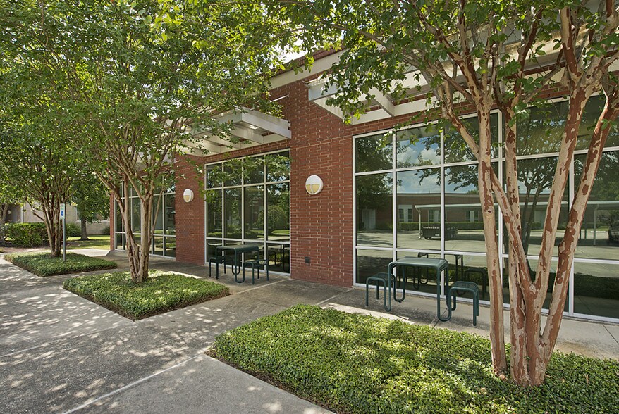 411 Lantern Bend Dr, Houston, TX à louer - Photo du bâtiment - Image 3 de 17
