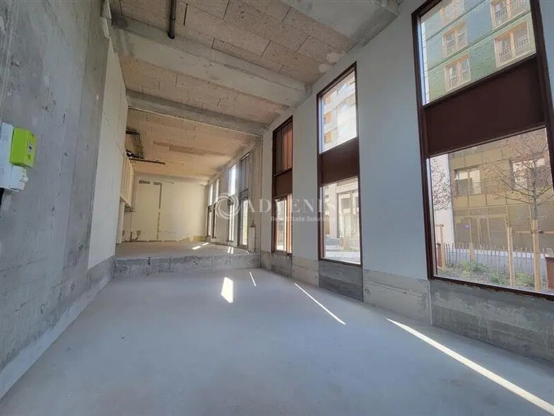 Commerce de détail dans Saint-Denis à louer - Photo intérieure - Image 2 de 6