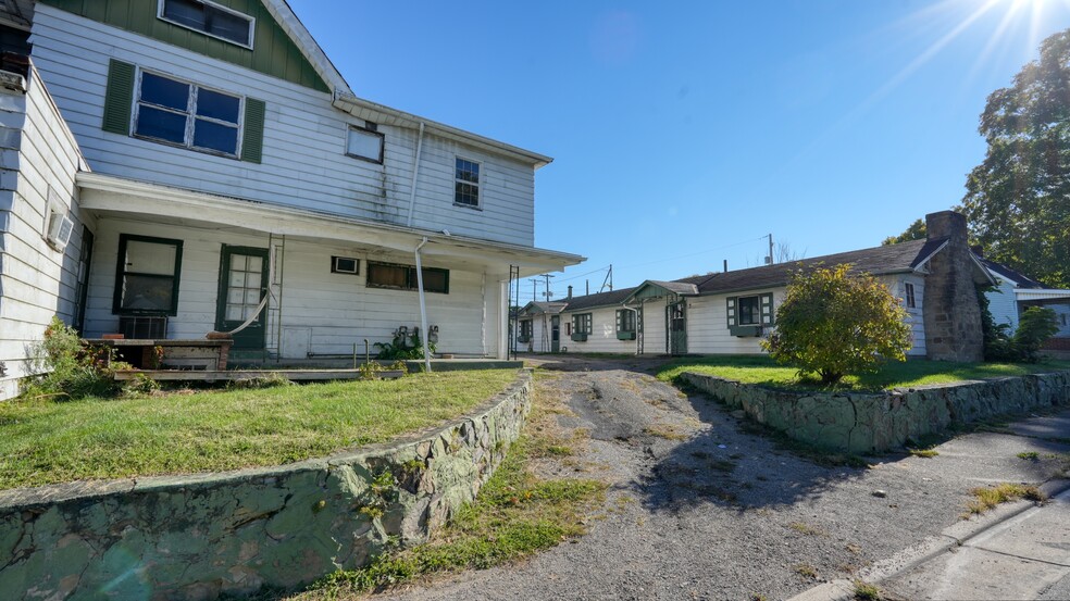 325 Dewey Ave, Cambridge, OH à vendre - Photo principale - Image 1 de 1