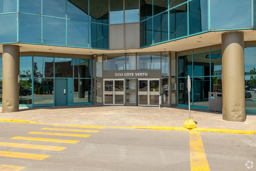 3333 Boul De La Côte-Vertu, Saint-Laurent, QC à louer - Photo du bâtiment - Image 3 de 4