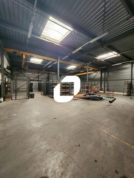 Flex in Villemomble for lease - Interior Photo - Image 2 of 9