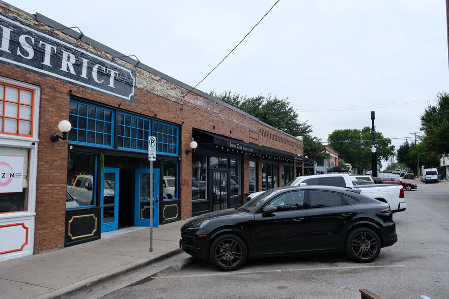 310-380 W 7th St, Dallas, TX for lease - Building Photo - Image 2 of 5