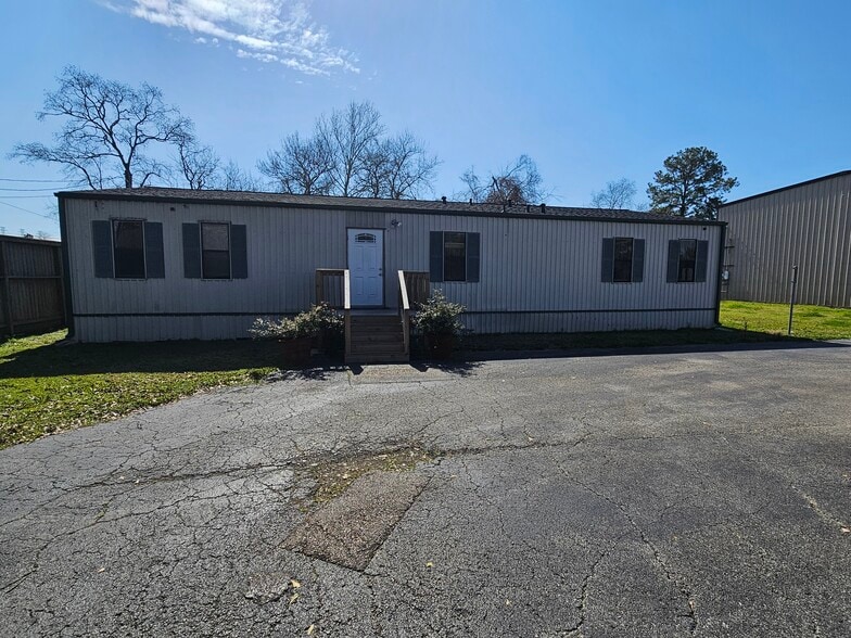 304 Meadow Ln, Kemah, TX for lease - Building Photo - Image 2 of 36