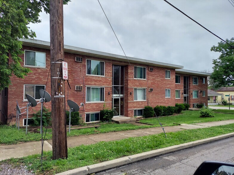 75 Units North Cincinnati Portfolio portefeuille de 3 propriétés à vendre sur LoopNet.ca - Photo du bâtiment - Image 1 de 10