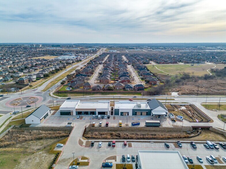 9555 Harmon Rd, Fort Worth, TX à louer - Photo du bâtiment - Image 3 de 13