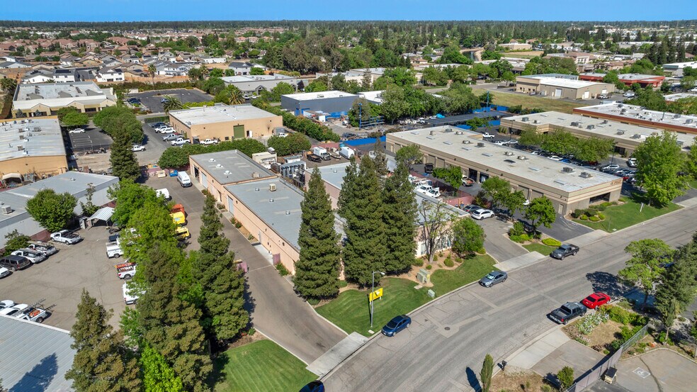 4780 W Jennifer Ave, Fresno, CA à louer - Photo du bâtiment - Image 1 de 22