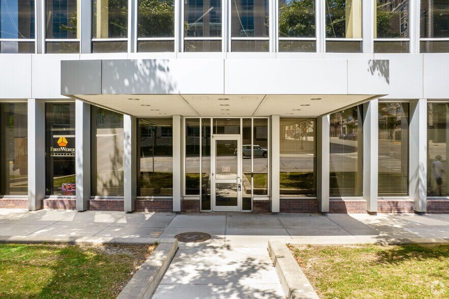 222 W Washington Ave, Madison, WI à louer - Photo du bâtiment - Image 3 de 6