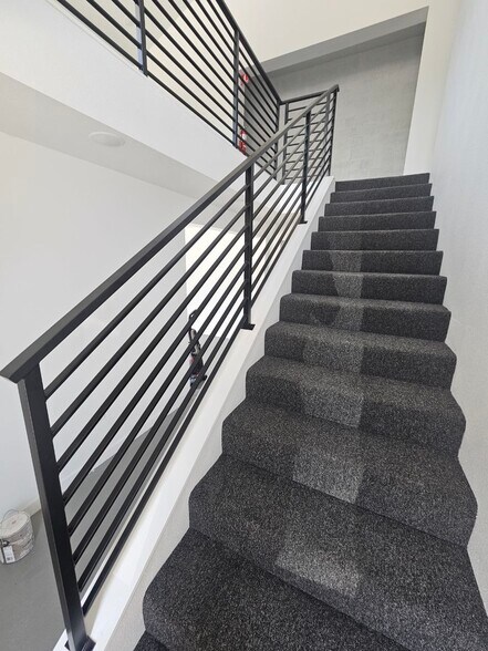 5833 NE Portland Hwy, Portland, OR à vendre - Photo du bâtiment - Image 2 de 73