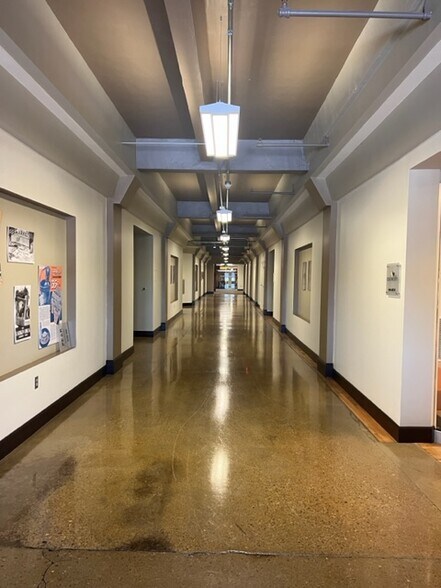 701 Seneca St, Buffalo, NY à louer - Photo intérieure - Image 3 de 23