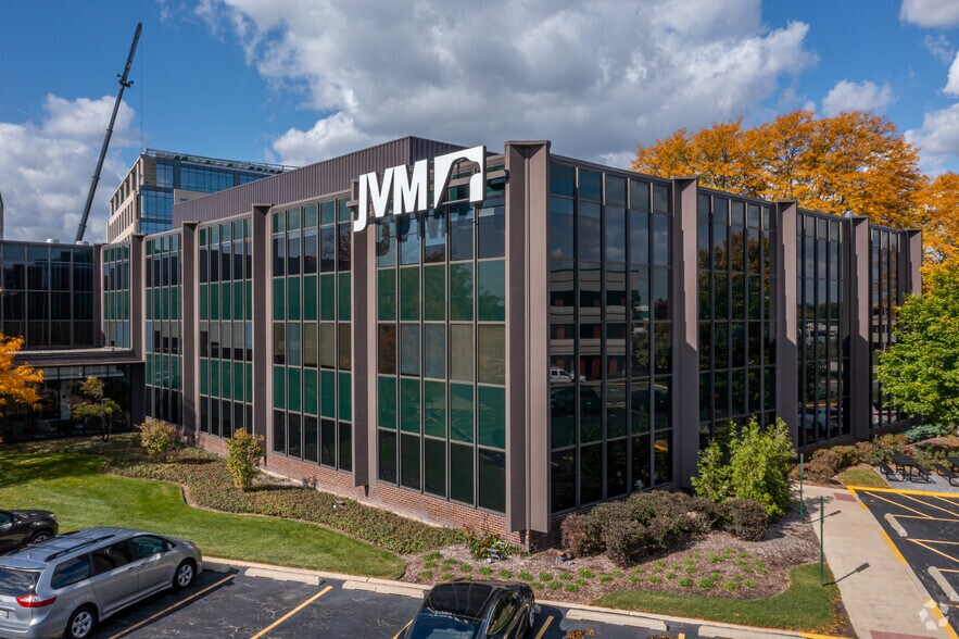 903 Commerce Dr, Oak Brook, IL à louer - Photo du bâtiment - Image 3 de 9