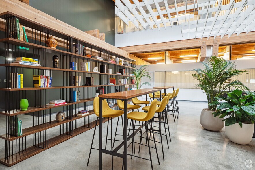 4444 W Lakeside Dr, Burbank, CA à louer - Photo intérieure - Image 2 de 20