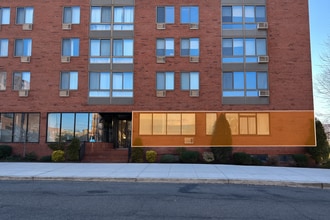 9921 4th Ave, Brooklyn, NY à louer Photo du bâtiment- Image 1 de 10