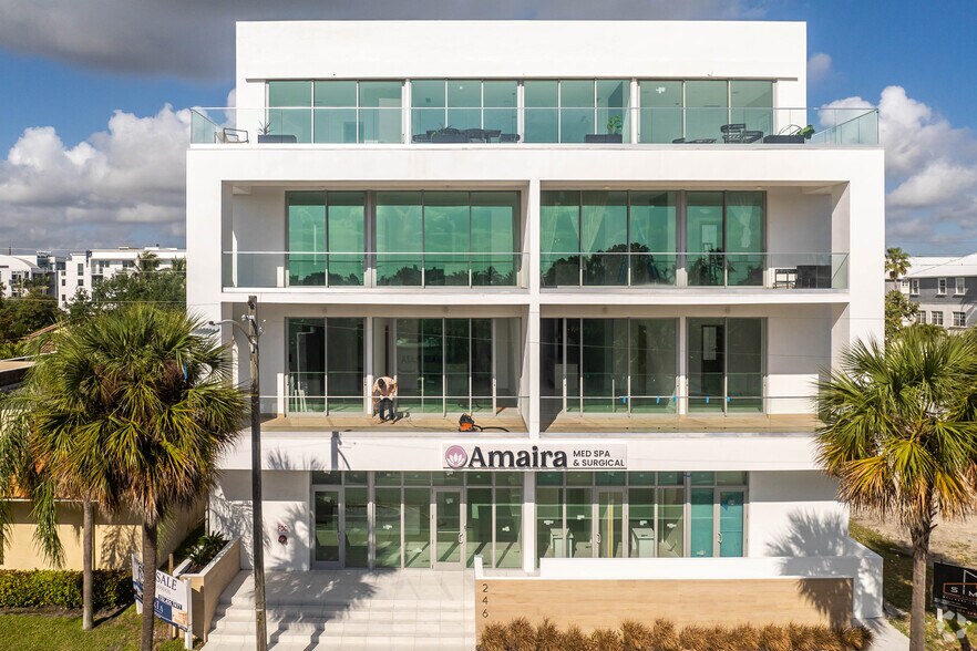 246 NE 6th Ave, Delray Beach, FL à vendre - Photo du bâtiment - Image 3 de 4