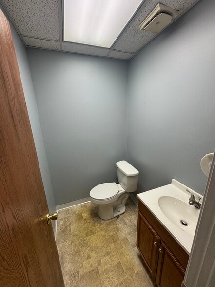 1738 E Ridge Rd, Irondequoit, NY for lease - Interior Photo - Image 3 of 12