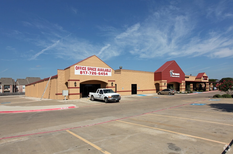 1011 N Highway 77, Waxahachie, TX à louer - Photo du bâtiment - Image 2 de 5