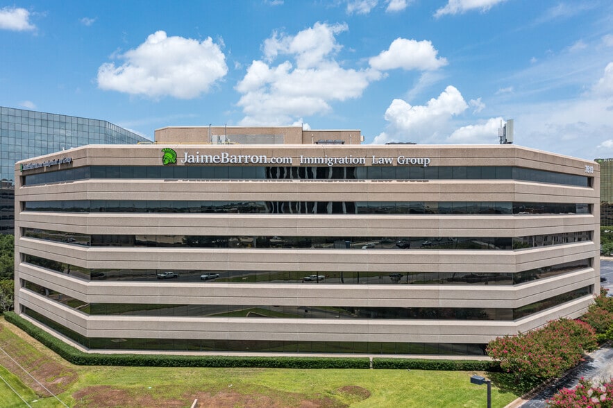 7610 N Stemmons Fwy, Dallas, TX à louer - Photo du bâtiment - Image 2 de 16