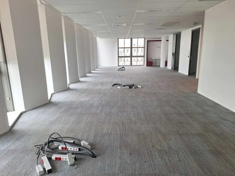 208 Quai De Paludate, Bordeaux for lease - Interior Photo - Image 3 of 14