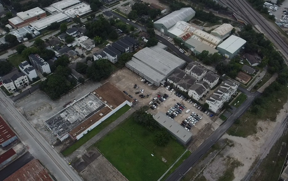 2519 Garrow St, Houston, TX for lease - Building Photo - Image 3 of 11