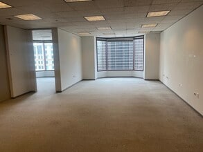 425 S Financial Pl, Chicago, IL for lease Building Photo- Image 1 of 2