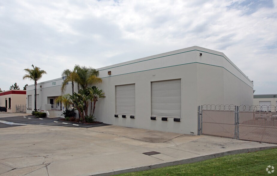 7720 Formula Pl, San Diego, CA à vendre - Photo du bâtiment - Image 2 de 3
