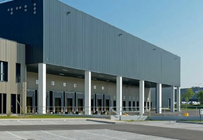 Office in Corbas for lease - Building Photo - Image 1 of 4