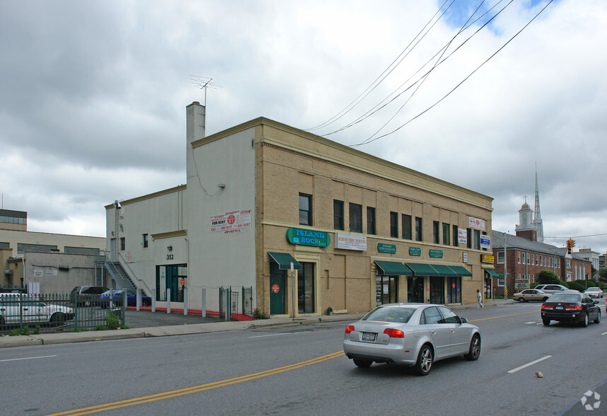 352 Fulton Ave, Hempstead, NY for lease - Building Photo - Image 3 of 17