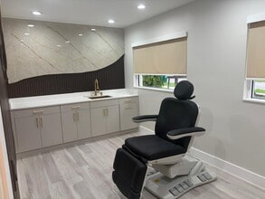 1571 NW 13th Ct, Miami, FL for lease Interior Photo- Image 1 of 1