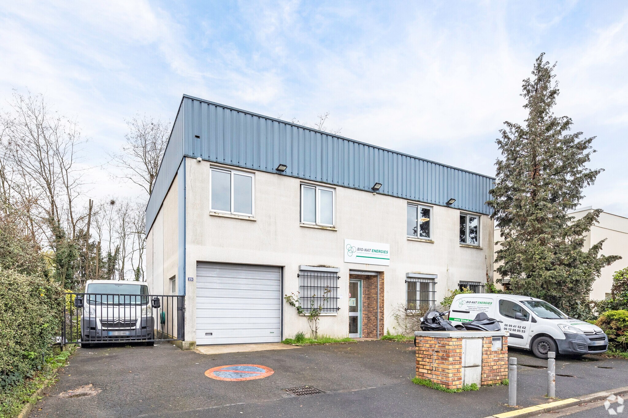 Flex dans Eaubonne à louer Photo du bâtiment- Image 1 de 2