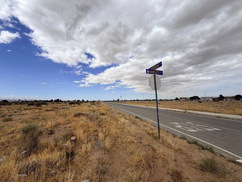 Barlett Ave, Adelanto, CA à vendre - Photo du bâtiment - Image 2 de 11