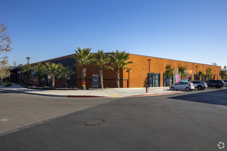 8500 Balboa Blvd, Northridge, CA for lease - Building Photo - Image 1 of 9