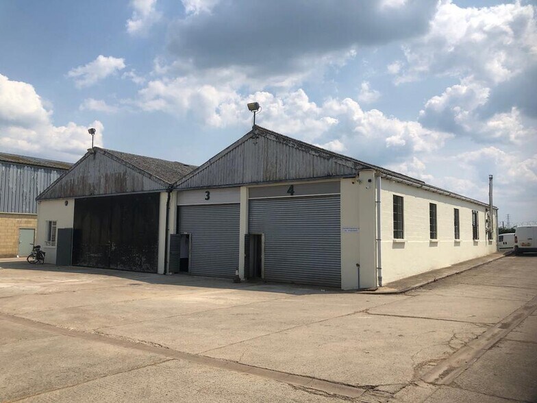 Severnside Park, Epney portefeuille de 3 propriétés à vendre sur LoopNet.ca - Photo du bâtiment - Image 3 de 22