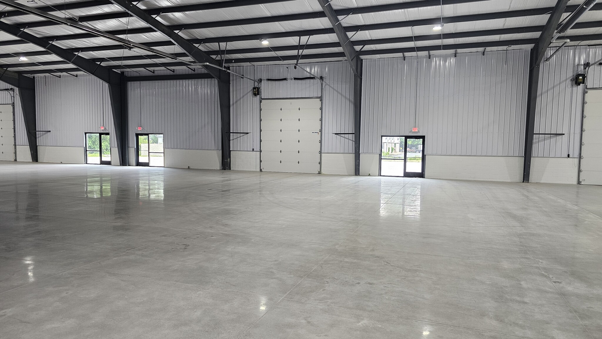 7749 E MI State Road 36, Whitmore Lake, MI for lease Interior Photo- Image 1 of 5