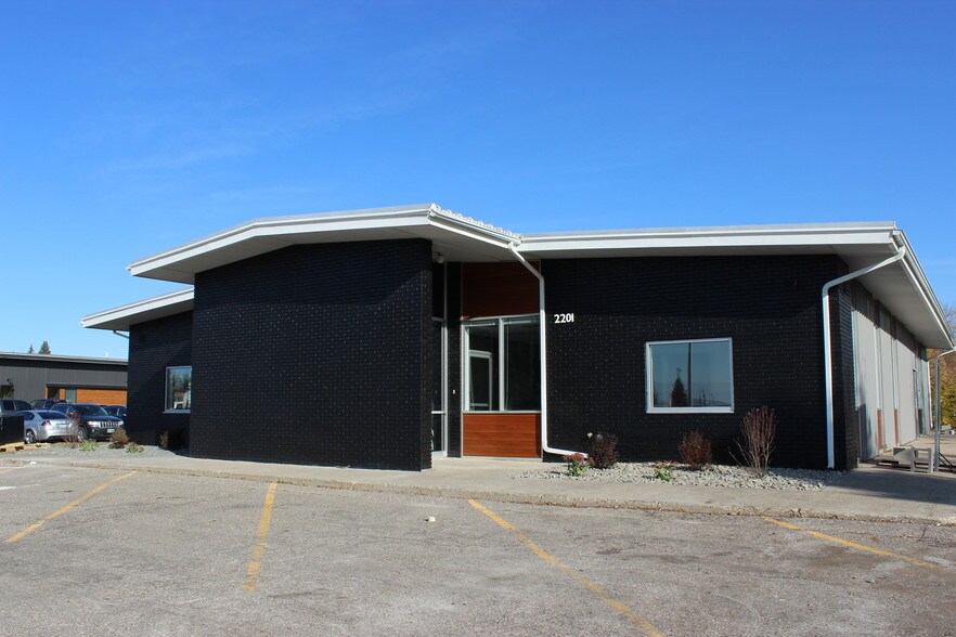 2201 University Dr N, Fargo, ND for lease - Building Photo - Image 3 of 7