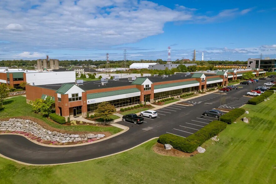 2720-2736 River Green Cir, Louisville, KY à louer - Photo du bâtiment - Image 3 de 6