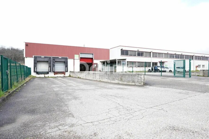 Flex dans Chaponost à louer - Photo du bâtiment - Image 1 de 4