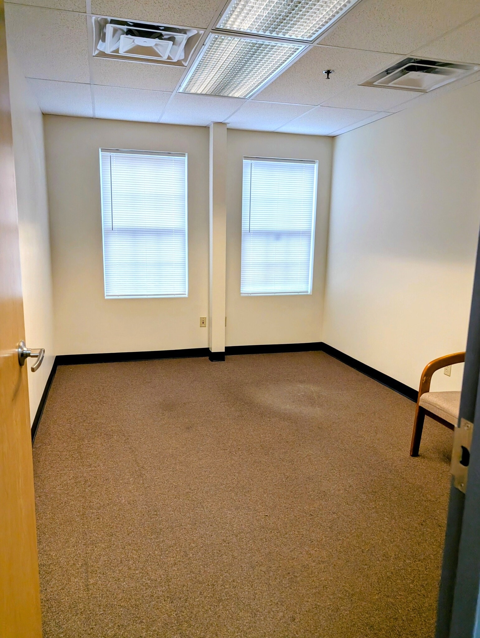228 Meadow St, Waterbury, CT for lease Interior Photo- Image 1 of 5