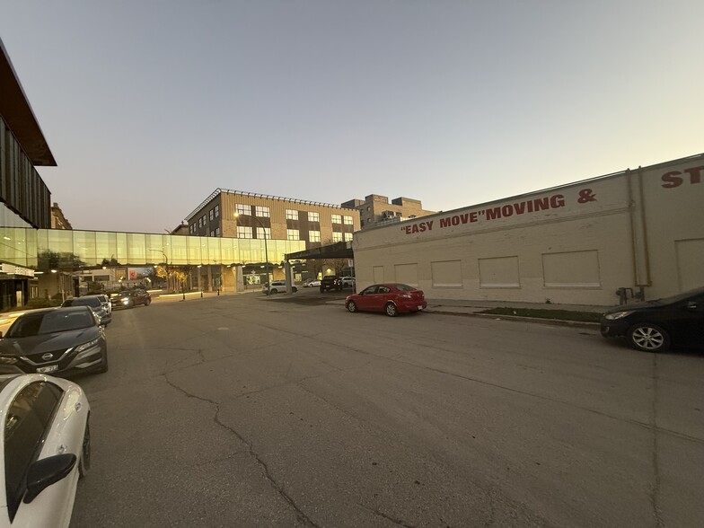 330 Elgin Av, Winnipeg, MB for sale - Building Photo - Image 2 of 15