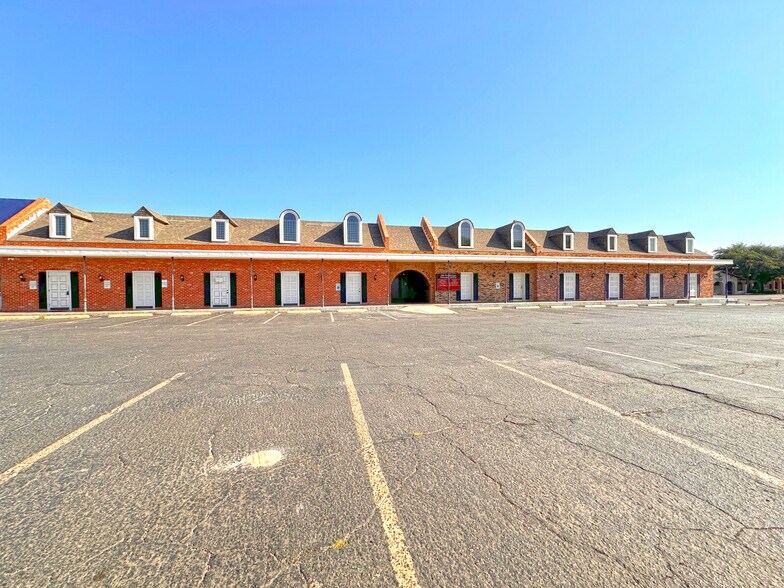2300 W Michigan Ave, Midland, TX à louer - Photo du bâtiment - Image 2 de 6