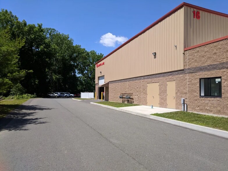 16 Jupiter Ln, Albany, NY à louer - Photo du bâtiment - Image 2 de 4