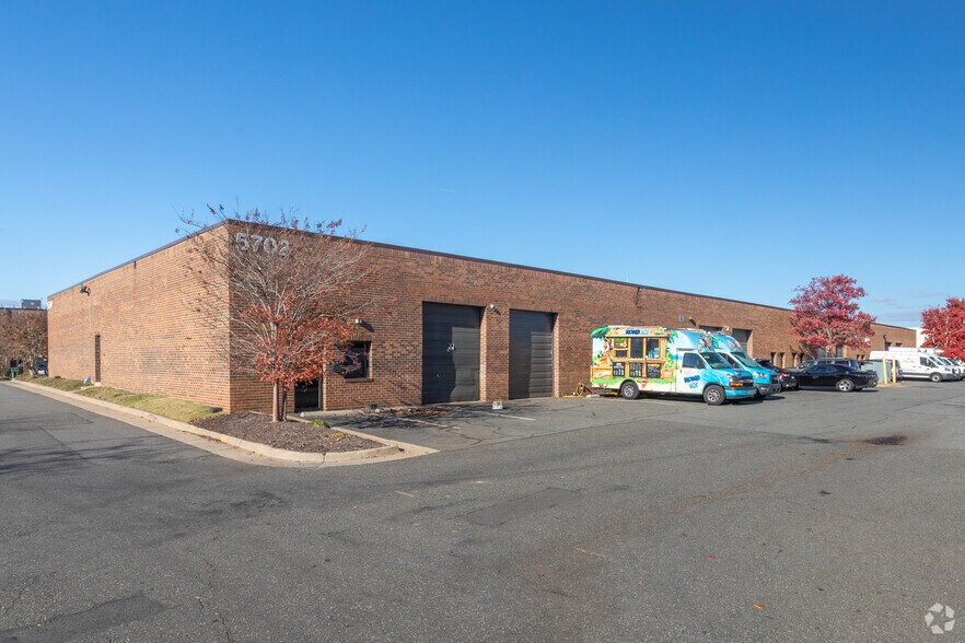 5700 General Washington Dr, Alexandria, VA à louer - Photo du bâtiment - Image 3 de 18