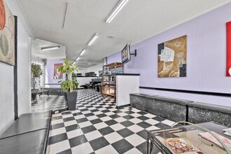 901 W Jefferson Blvd, Dallas, TX for lease Interior Photo- Image 2 of 7