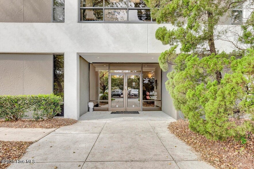 5041 New Centre Dr, Wilmington, NC à vendre - Photo du bâtiment - Image 2 de 20