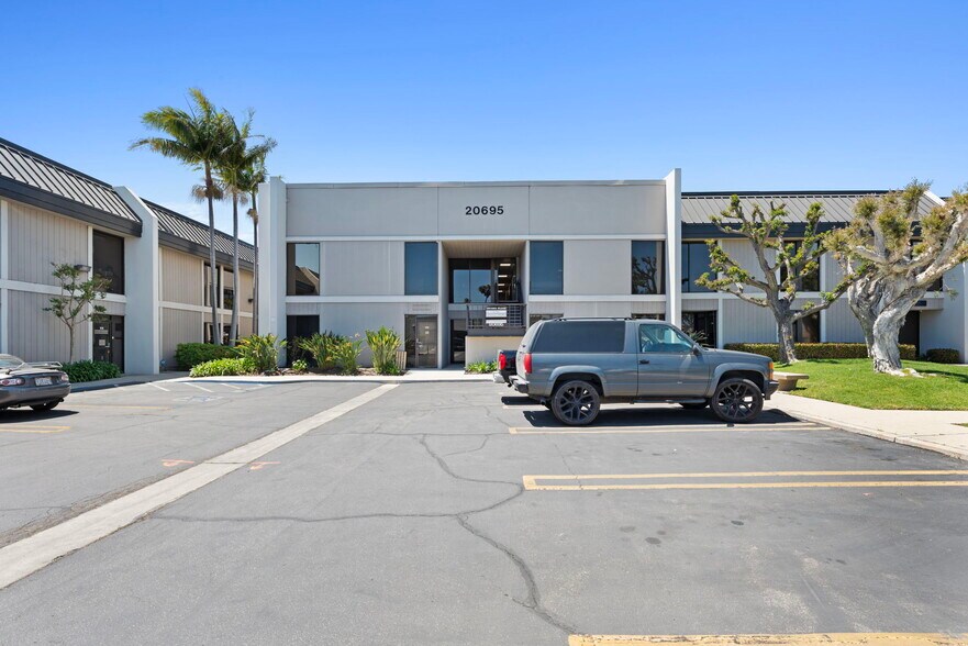 20695 S Western Ave, Torrance, CA à louer - Photo du bâtiment - Image 3 de 30