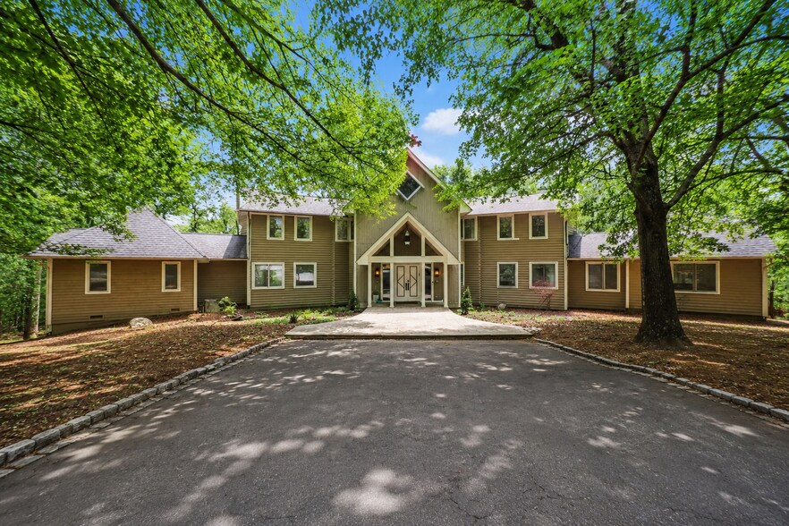 390 Saddleback Knl, Nellysford, VA à vendre - Photo du bâtiment - Image 2 de 95