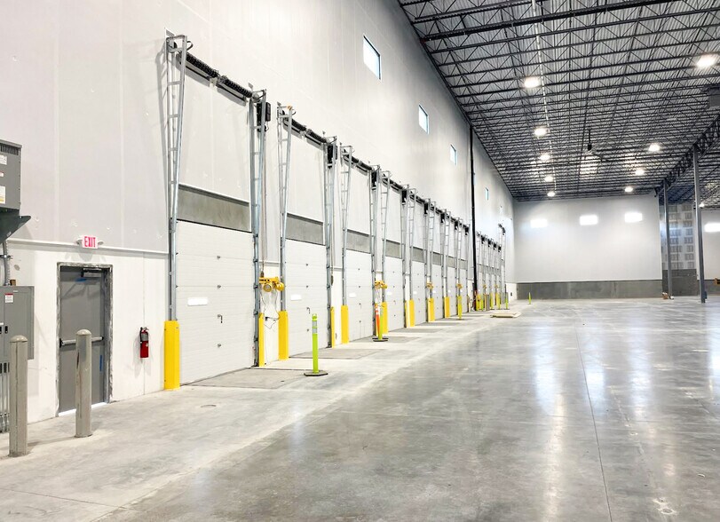 620 W Commodore Boulevard, Jackson, NJ à vendre - Photo intérieure - Image 2 de 25