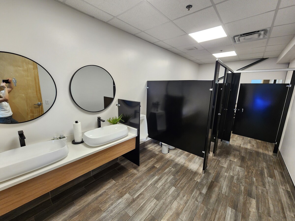 6838 Hoffner Ave, Orlando, FL 32822 - Unité 301-302 -  - Photo intérieure - Image 1 of 2