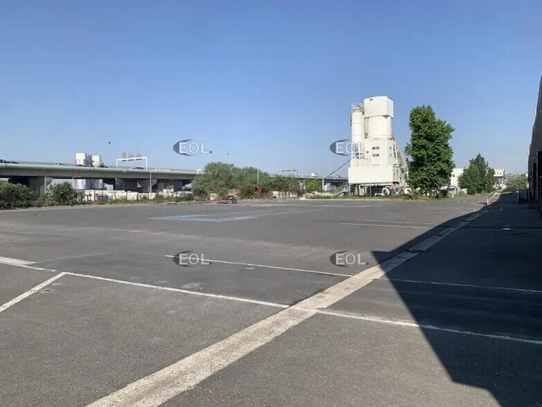 Industriel dans Gennevilliers à louer - Photo du bâtiment - Image 3 de 11