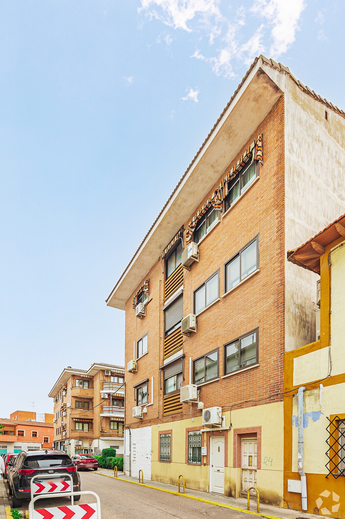 Immeuble residentiel dans Mejorada del Campo, Madrid à vendre Photo du bâtiment- Image 1 de 2