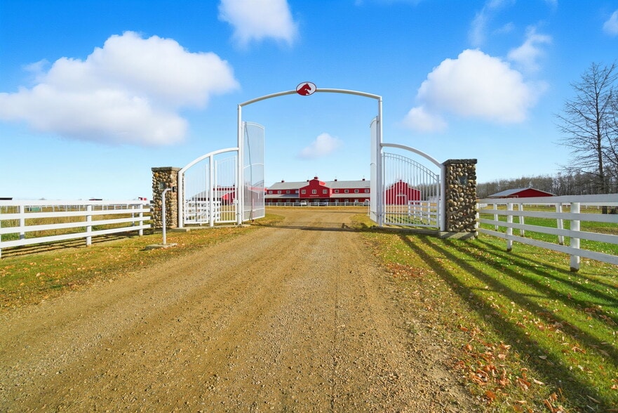 58117 Range 211 Rd, Redwater, AB for sale - Building Photo - Image 3 of 30
